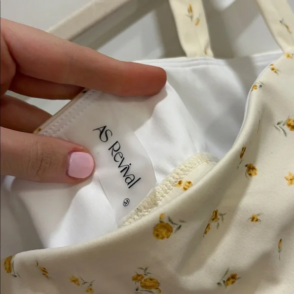 ✨NWT~Altar’d State “Raise the Bar” Floral Sports Bra✨ - Picture 5 of 7